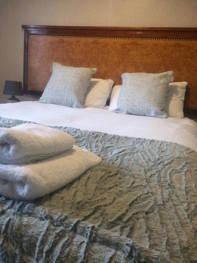 The Lion Hotel Llansantffraid-ym-Mechain Exteriör bild